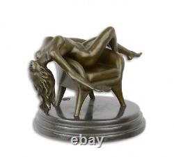 Sculpture en bronze femme sur fauteuil art nu érotique figure style antique