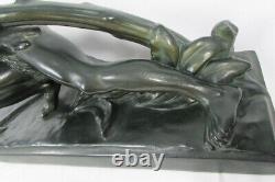 Sculpture en plâtre, patine bronze vert, signé BON, art déco