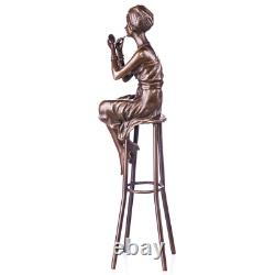 Sculpture enbronze Art déco d'une femme sur un tabouret d'après Demetre Chiparus