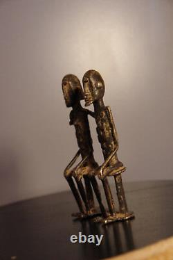 Sculpture figurine couple priomordial en bronze Dogon Art premier africain Mali