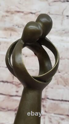 Signée Original Rare Milo Abstrait Art Moderne Kissing Couple Bronze Sculpture