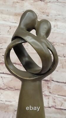 Signée Original Rare Milo Abstrait Art Moderne Kissing Couple Bronze Sculpture