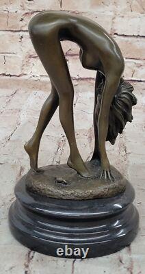 Statue En Bronze Art Déco De Fille Nue Sur Table Sculpture En Fonte Sexy