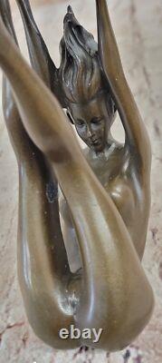 Statue En Bronze Art Déco De Fille Nue Sur Table Sculpture En Fonte Sexy