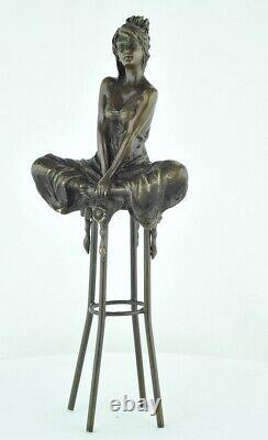 Statue Sculpture Demoiselle Sexy Style Art Deco Style Art Nouveau Bronze massif