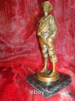 Statue Sculpture Garcon Siffleur Style Art Deco Style Art Nouveau Bronze massif