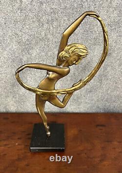 Superbe sculpture coquine époque Art Nouveau en bronze doré vers 1900