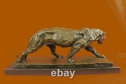 Véritable Bronze Métal Statue Sur Marbre Base Femelle Lion Sculpture Art Déco