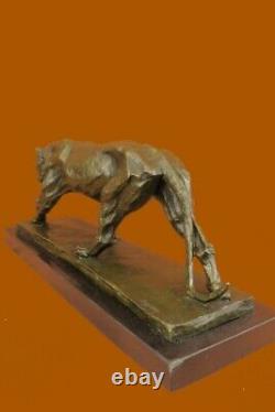 Véritable Bronze Métal Statue Sur Marbre Base Femelle Lion Sculpture Art Déco